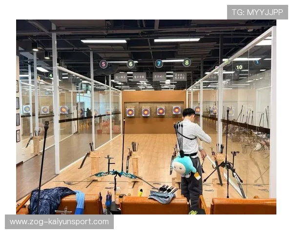 射箭学院推动青少年训练营的教学案例库建设，射箭馆培训